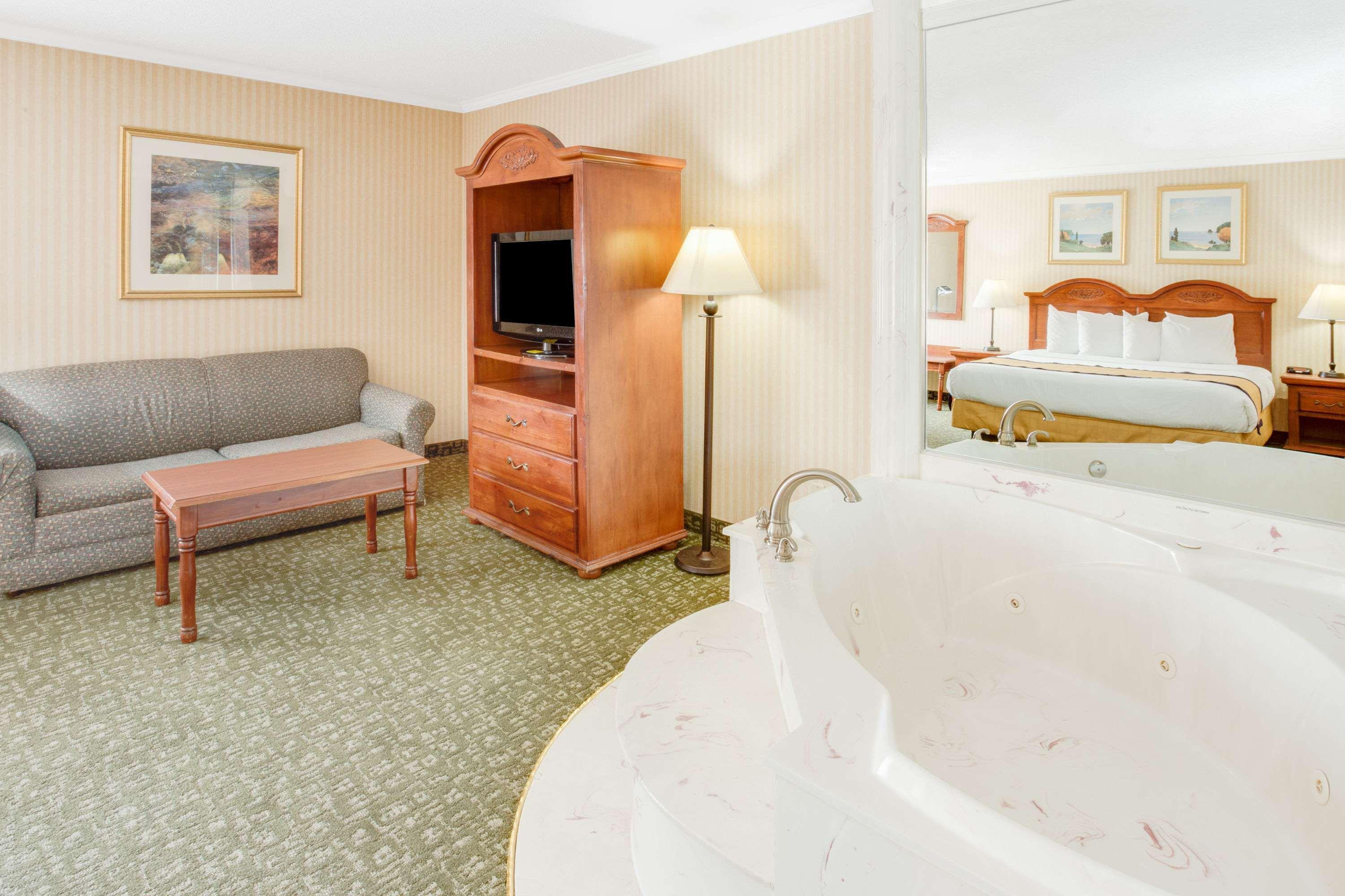 Baymont By Wyndham Kalamazoo West Ngoại thất bức ảnh